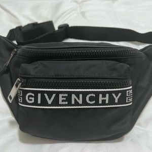 Givenchy Belt bag in GREAT condition!